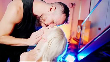 Belleza argentina tiene su primer casting y es follada duro por enorme polla -Bonny Blondie Hardcore Fucking-