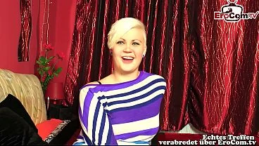 Kurzhaarige deutsche Blondine macht ihr erstes Sex Casting