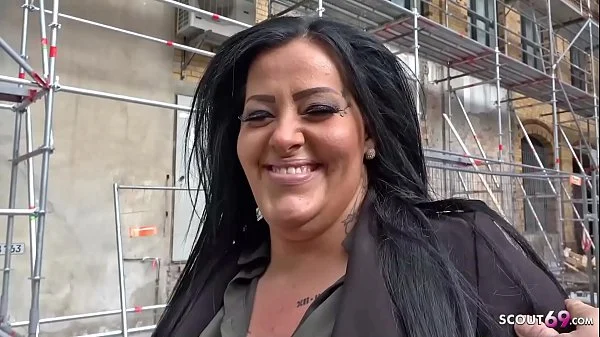 GERMAN SCOUT – Tattoo Teen mit Mega Titten und dicken Hintern bei spontanen Casting gevoegelt